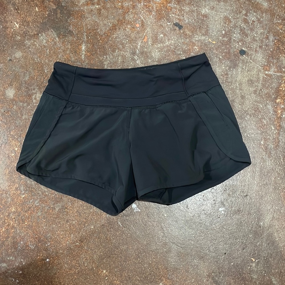 Black Lululemon speed up 2.5 inch shorts size 2
